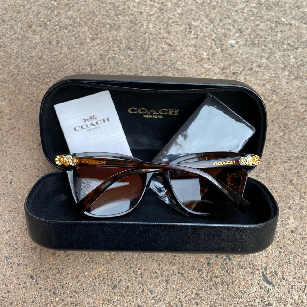 Coach | Dark Tortoise Sunglasses - Picture 11 of 11